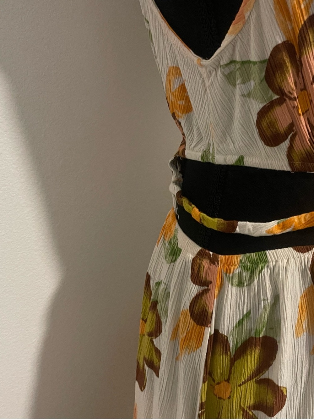 Sleeveless V-Neck Floral Maxi Dress in White - Picture 3 of 6
